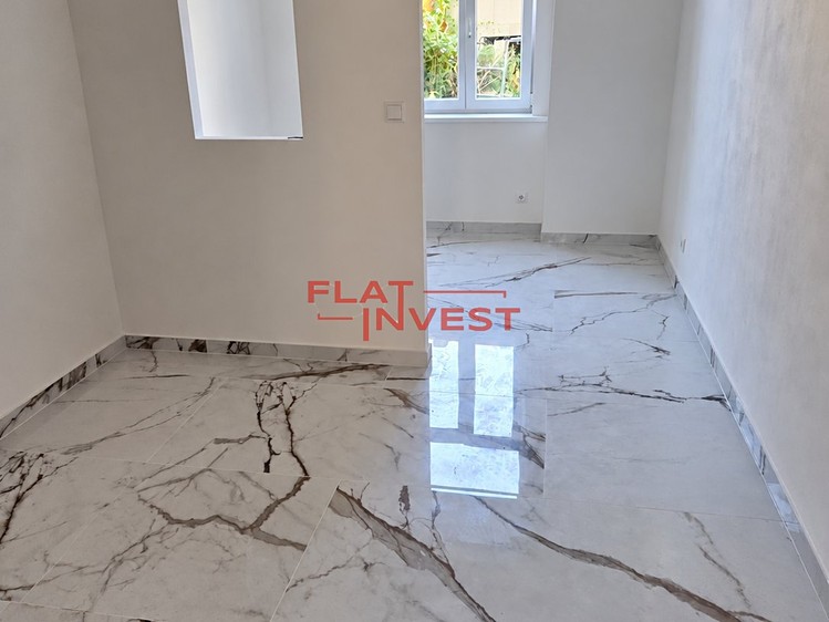 Pronájem komerčního prostoru, 21 m² (2 z 8)