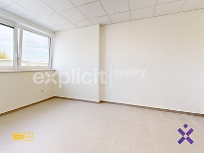 Pronájem bytu 1+kk, 27 m² (3 z 8)