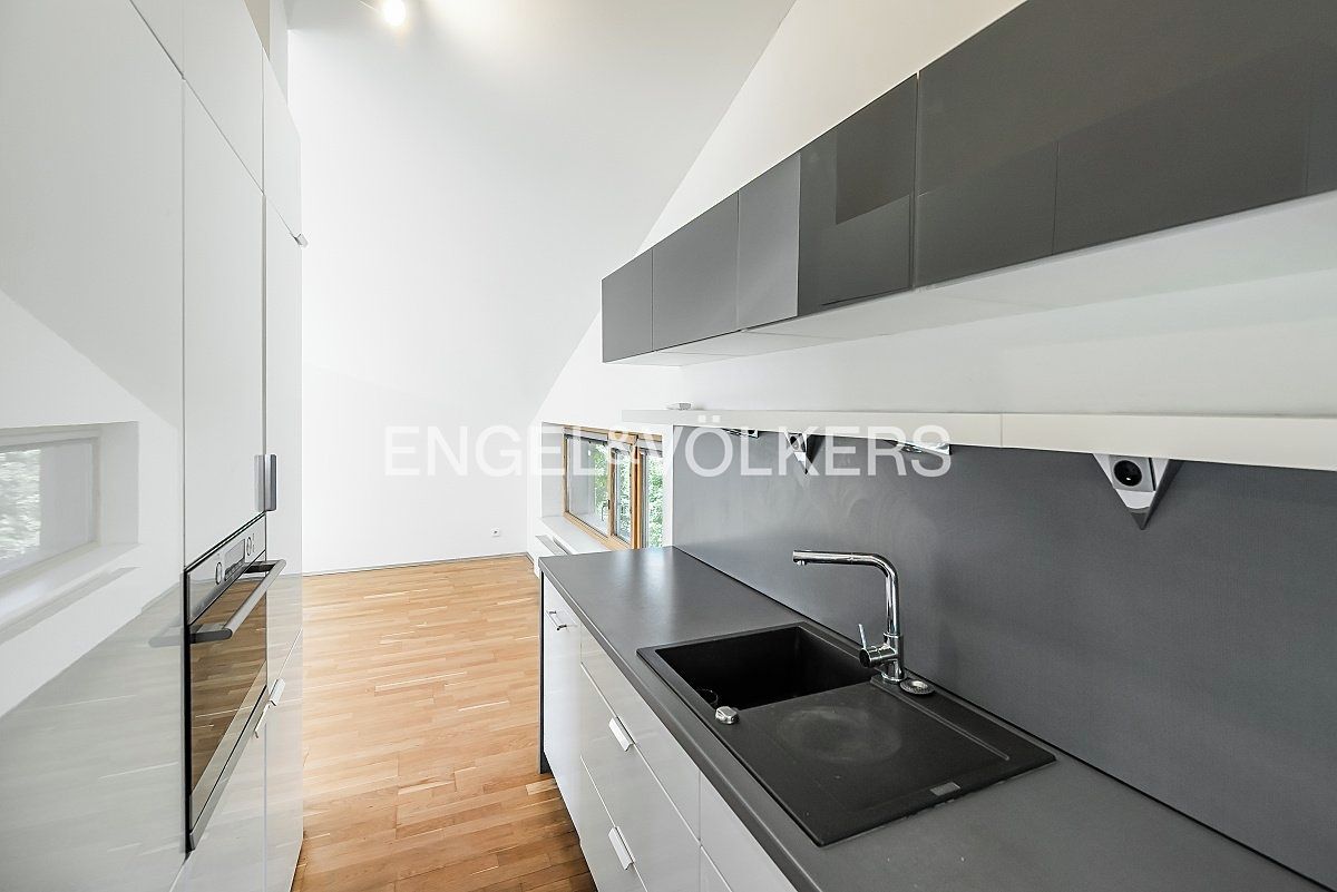Pronájem rodinného domu 140 m², pozemek 154 m² – fotografie 3