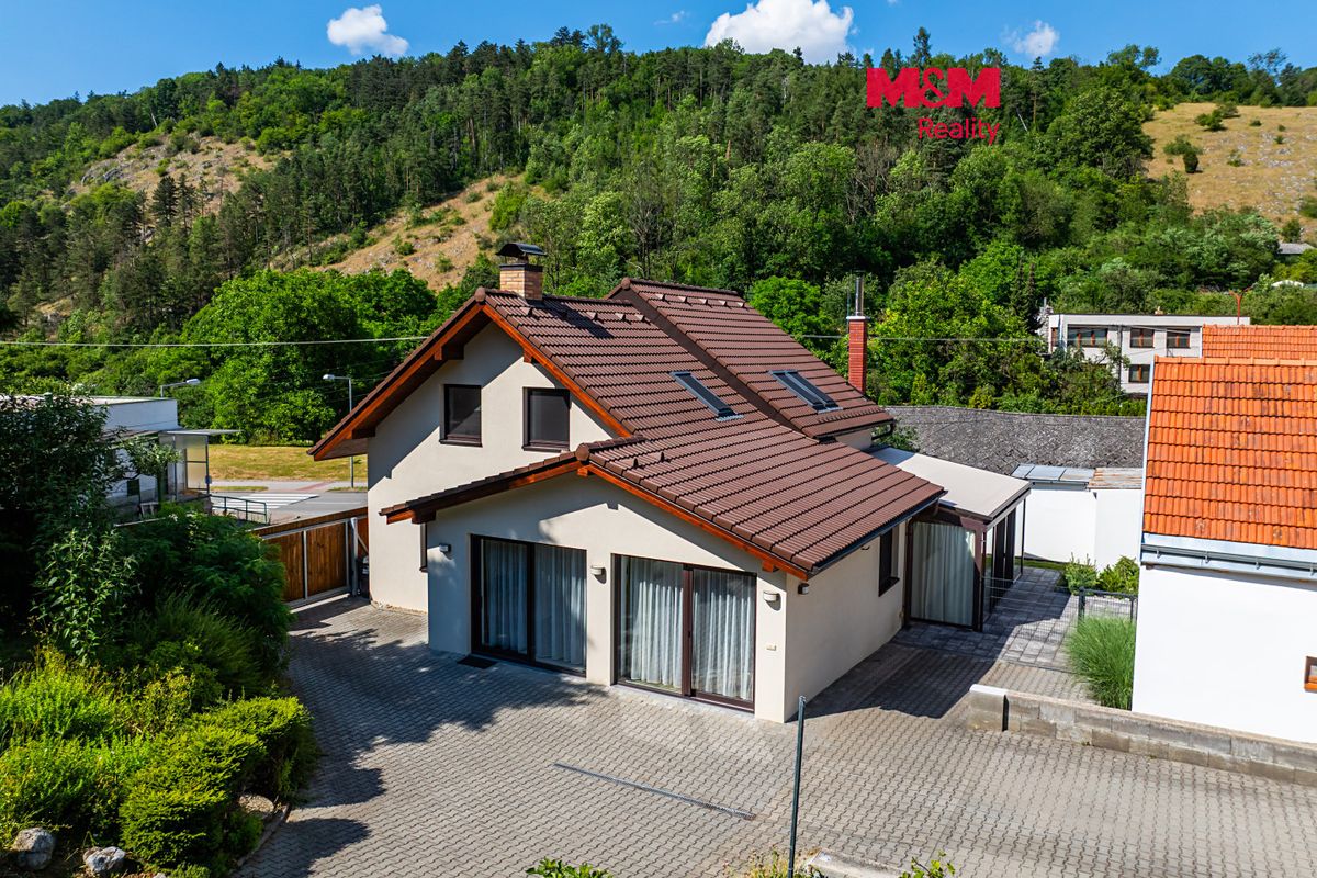 Prodej rodinného domu 275 m², pozemek 3832 m², Blansko – fotka 1 z 3