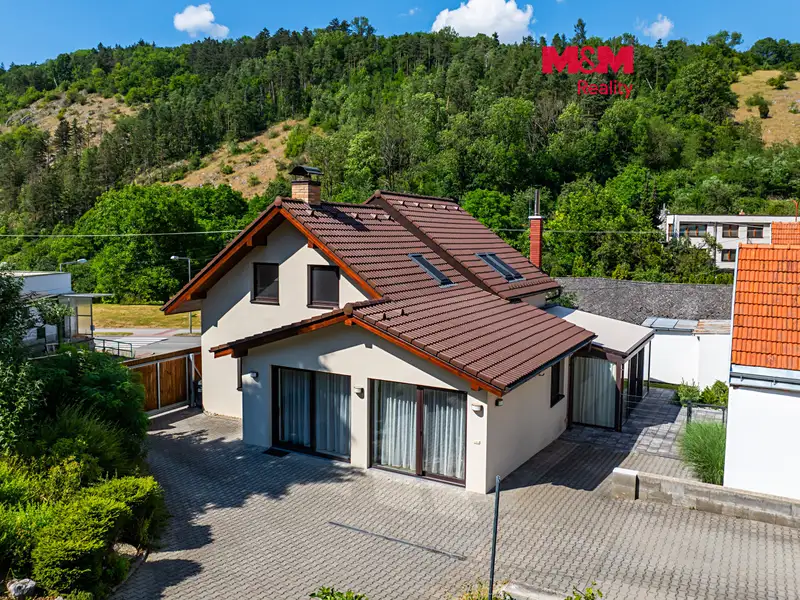 Prodej rodinného domu 275 m², pozemek 3832 m², Blansko – náhled fotky 1