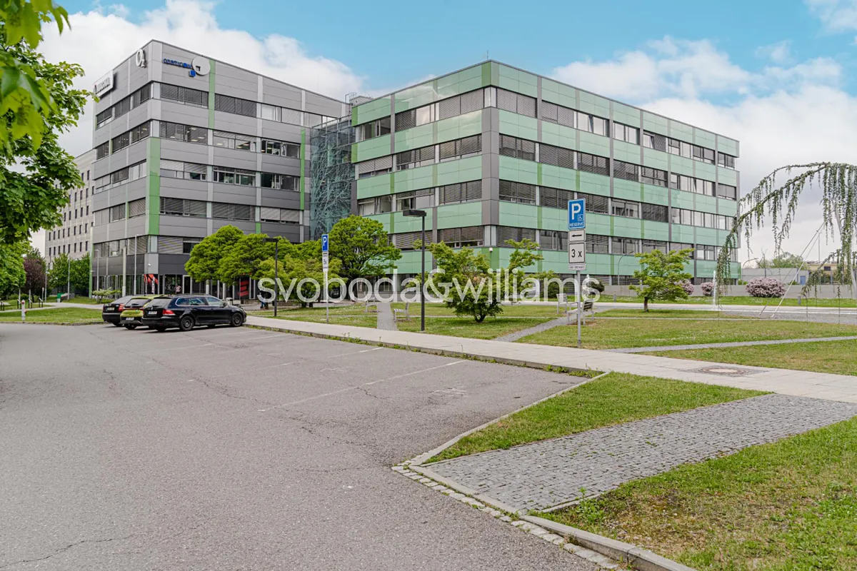 Pronájem kanceláře 1138 m²