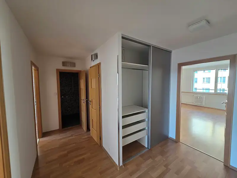 Pronájem bytu 3+kk 76 m², Praha – náhled fotky 2