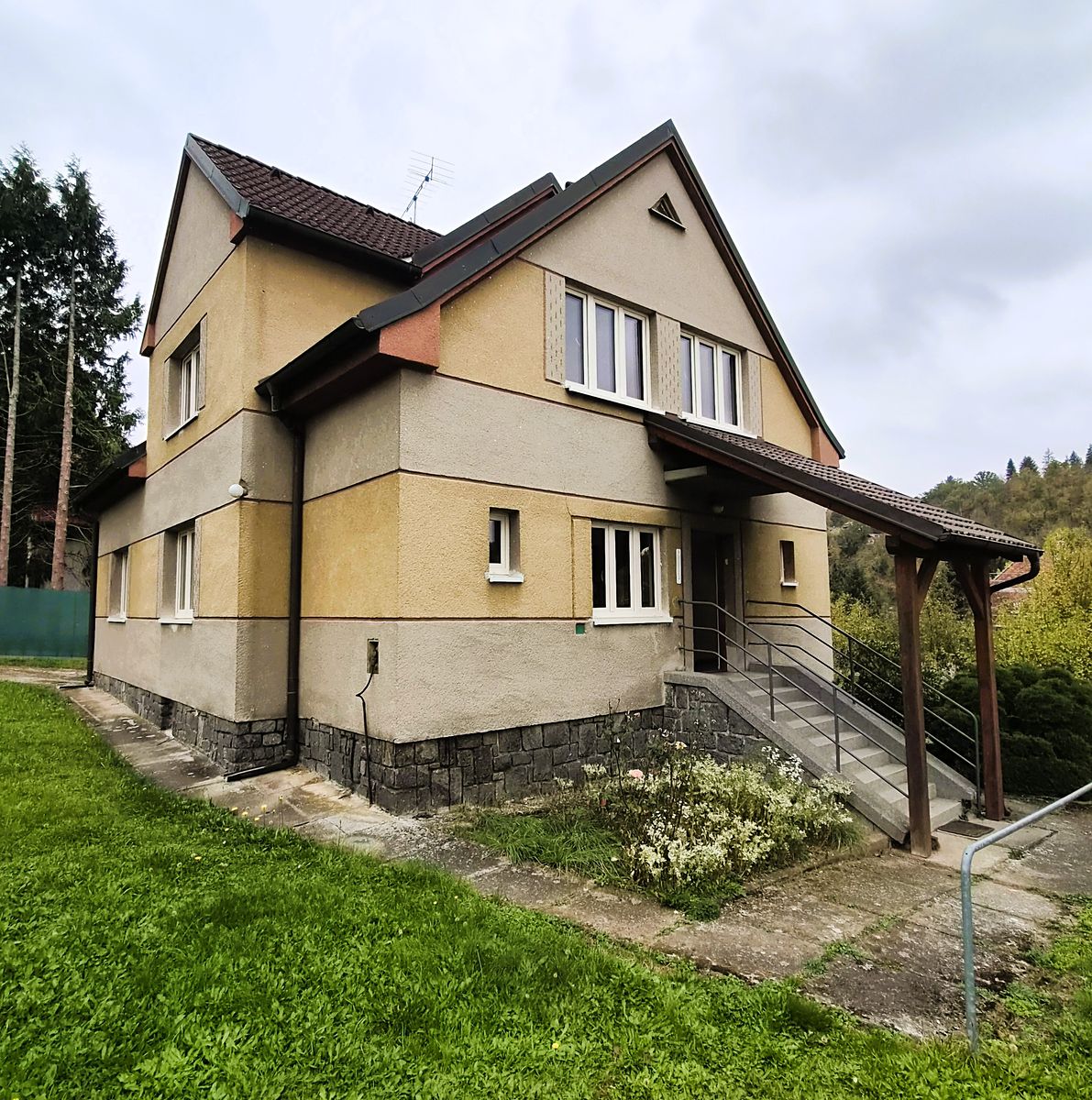 Pronájem rodinného domu 180 m², pozemek 1154 m², Hvězdonice – fotka 1 z 3