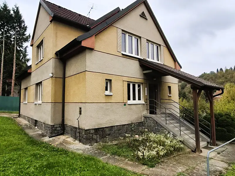 Pronájem rodinného domu 180 m², pozemek 1154 m², Hvězdonice – náhled fotky 1