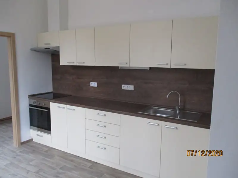 Pronájem bytu 2+1 72 m², Hluboká nad Vltavou – náhled fotky 2