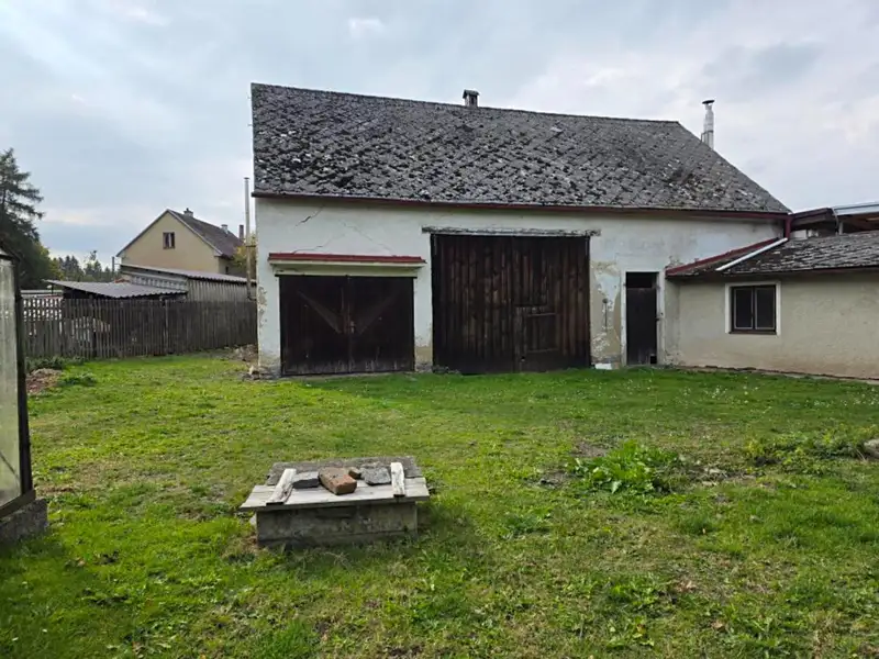 Prodej rodinného domu 455 m², pozemek 752 m², Kolinec – náhled fotky 3