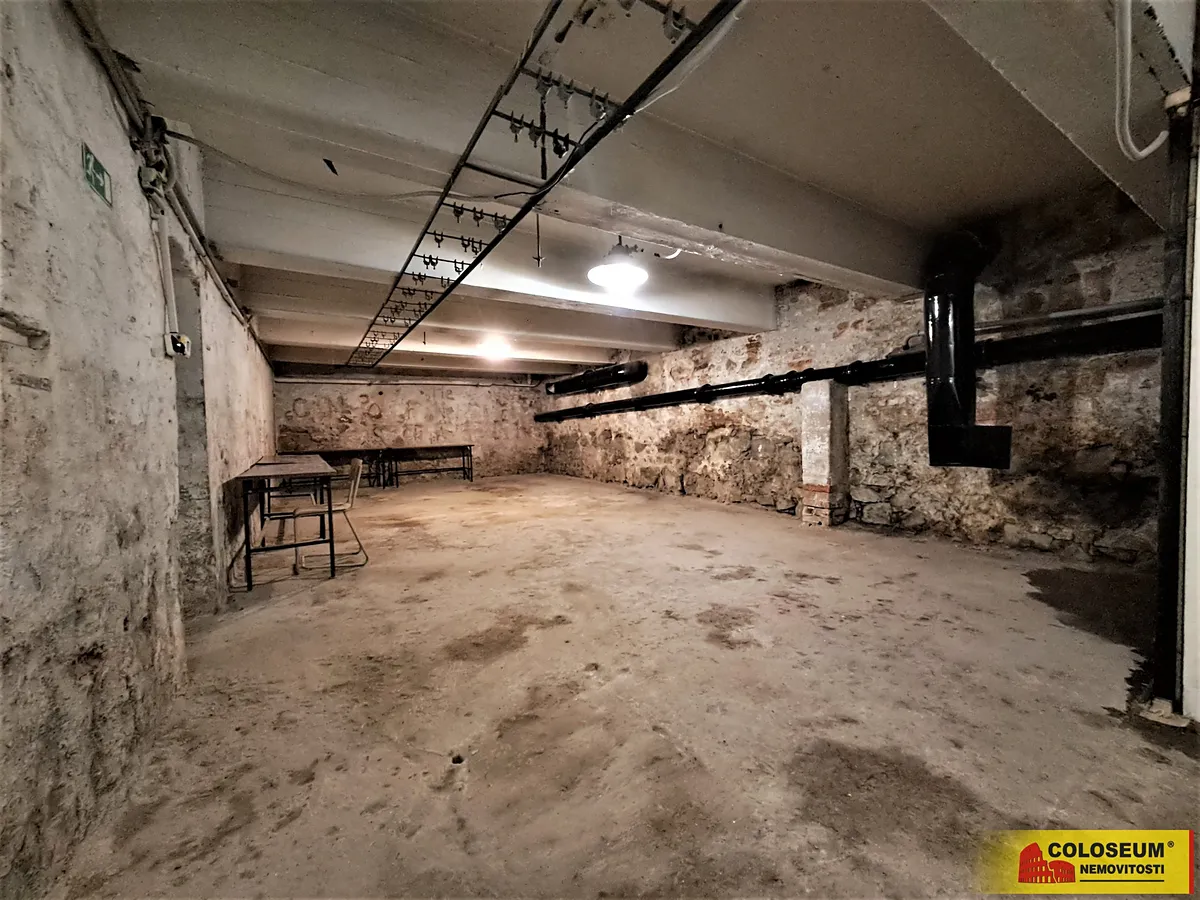 Pronájem skladového prostoru 162 m²