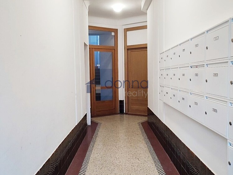 Pronájem bytu 3+kk, 77 m² (6 z 9)