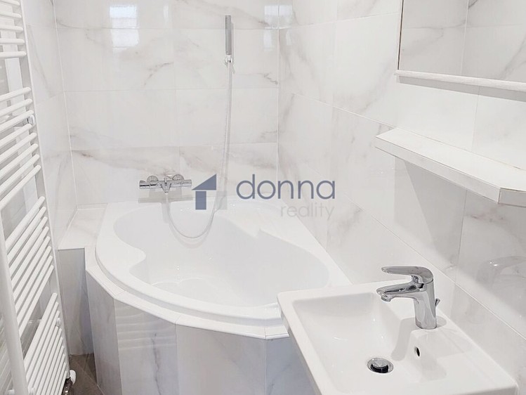 Pronájem bytu 3+kk, 77 m² (4 z 9)