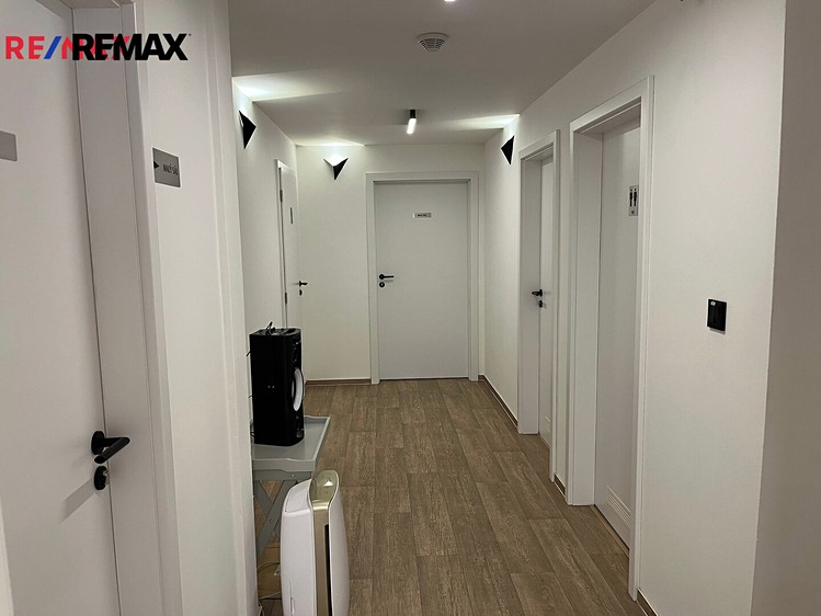 Pronájem komerčního prostoru, 398 m² (24 z 27)