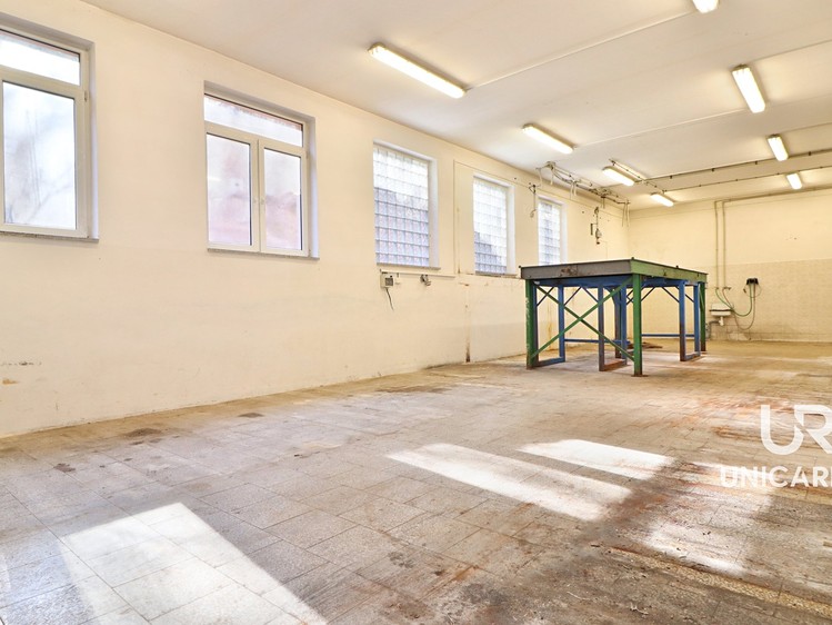 Prodej komerčního prostoru, 834 m² (3 z 35)