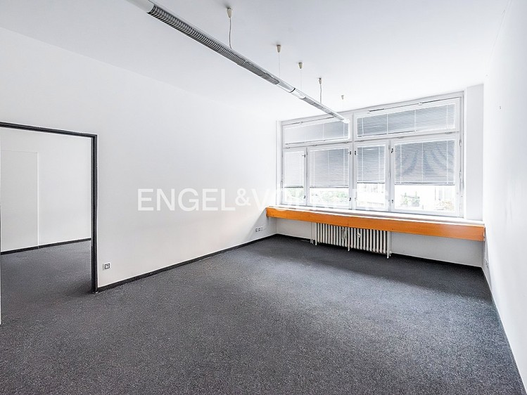 Pronájem komerčního prostoru, 40 m² (3 z 8)