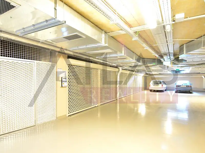 Pronájem garážového stání 15 m², Praha – náhled fotky 2
