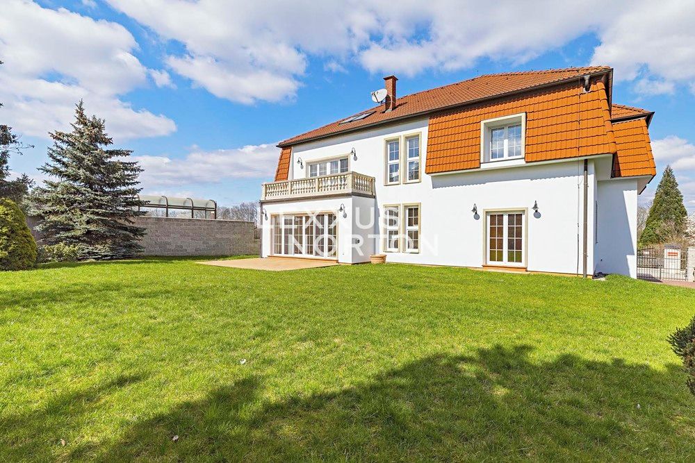 Pronájem vily 610 m², pozemek 747 m², Průhonice – fotka 1 z 3