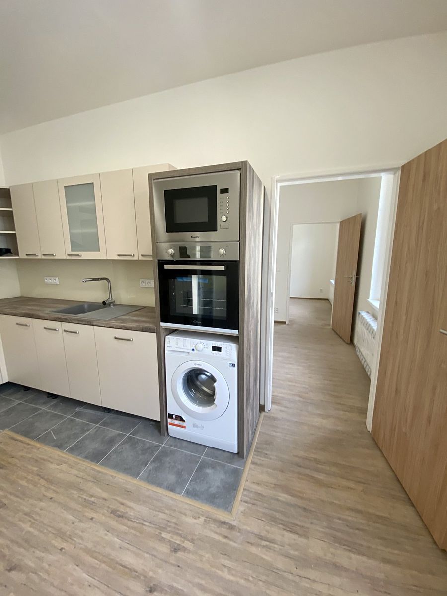 Pronájem bytu 2+1 44 m² – fotografie 3