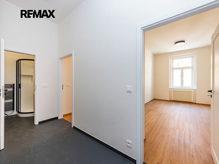 Pronájem bytu 2+kk, 44 m² (6 z 12)
