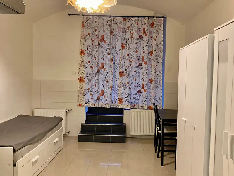 Pronájem bytu 1+kk 20 m², Praha – náhled fotky 3