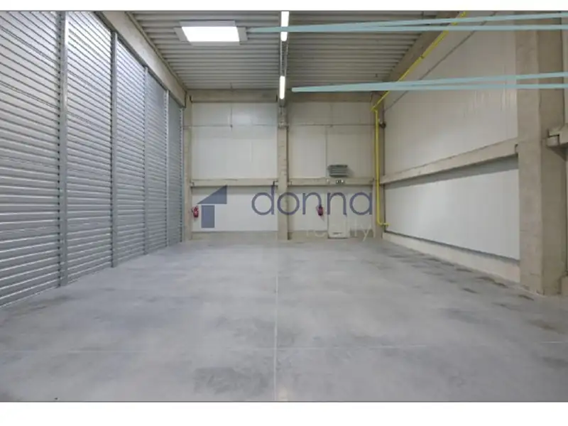 Pronájem skladového prostoru 205 m², Praha – náhled fotky 3
