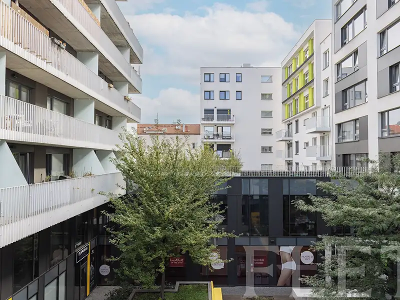 Pronájem bytu 1+kk 31 m², Praha – náhled fotky 2