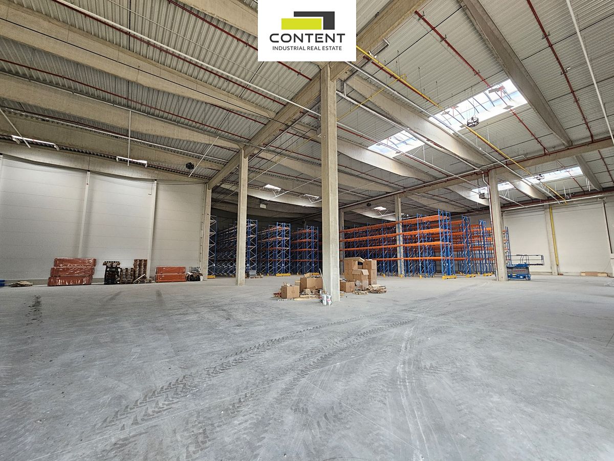 Pronájem výrobní haly, prostoru 2000 m², Kozomín – fotka 1 z 3