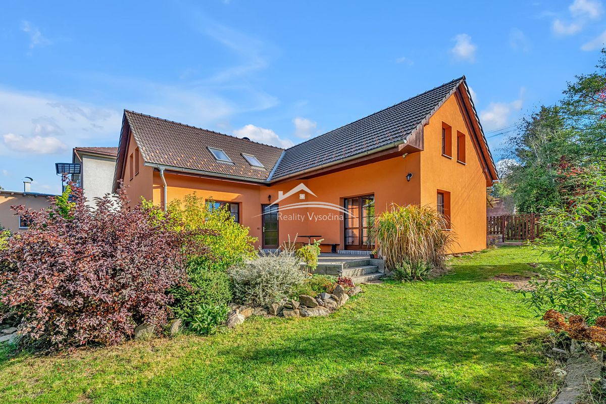 Prodej rodinného domu 200 m², pozemek 1656 m², Humpolec – fotka 1 z 3