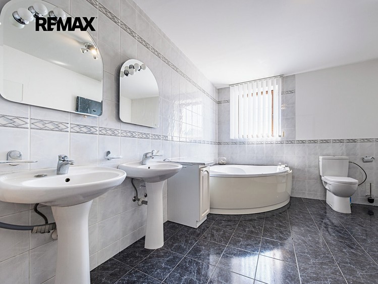 Комерційне приміщення на продаж, 400 м² (35 з 51)