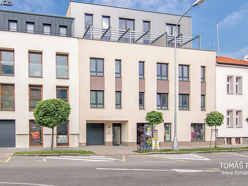 Pronájem bytu 1+kk 31 m², Hradec Králové – náhled fotky 1