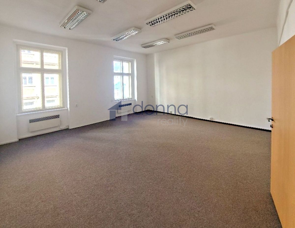 Pronájem kanceláře 136 m², Praha – fotka 1 z 3