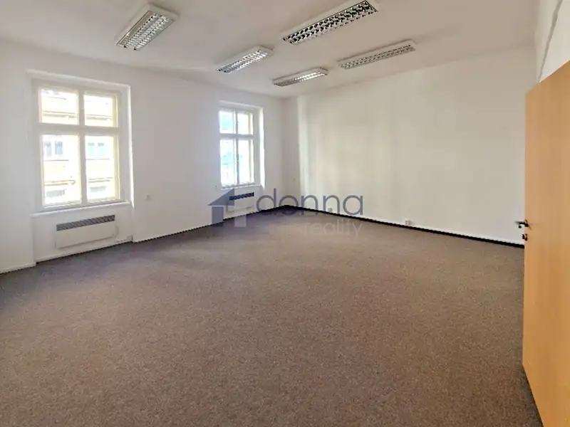 Pronájem kanceláře 136 m², Praha – náhled fotky 1