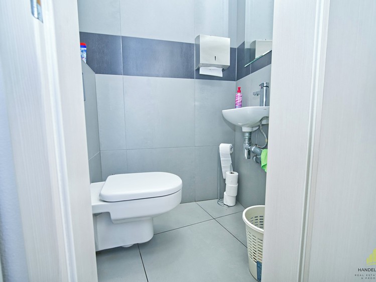 Комерційне приміщення на продаж, 130 м² (7 з 9)