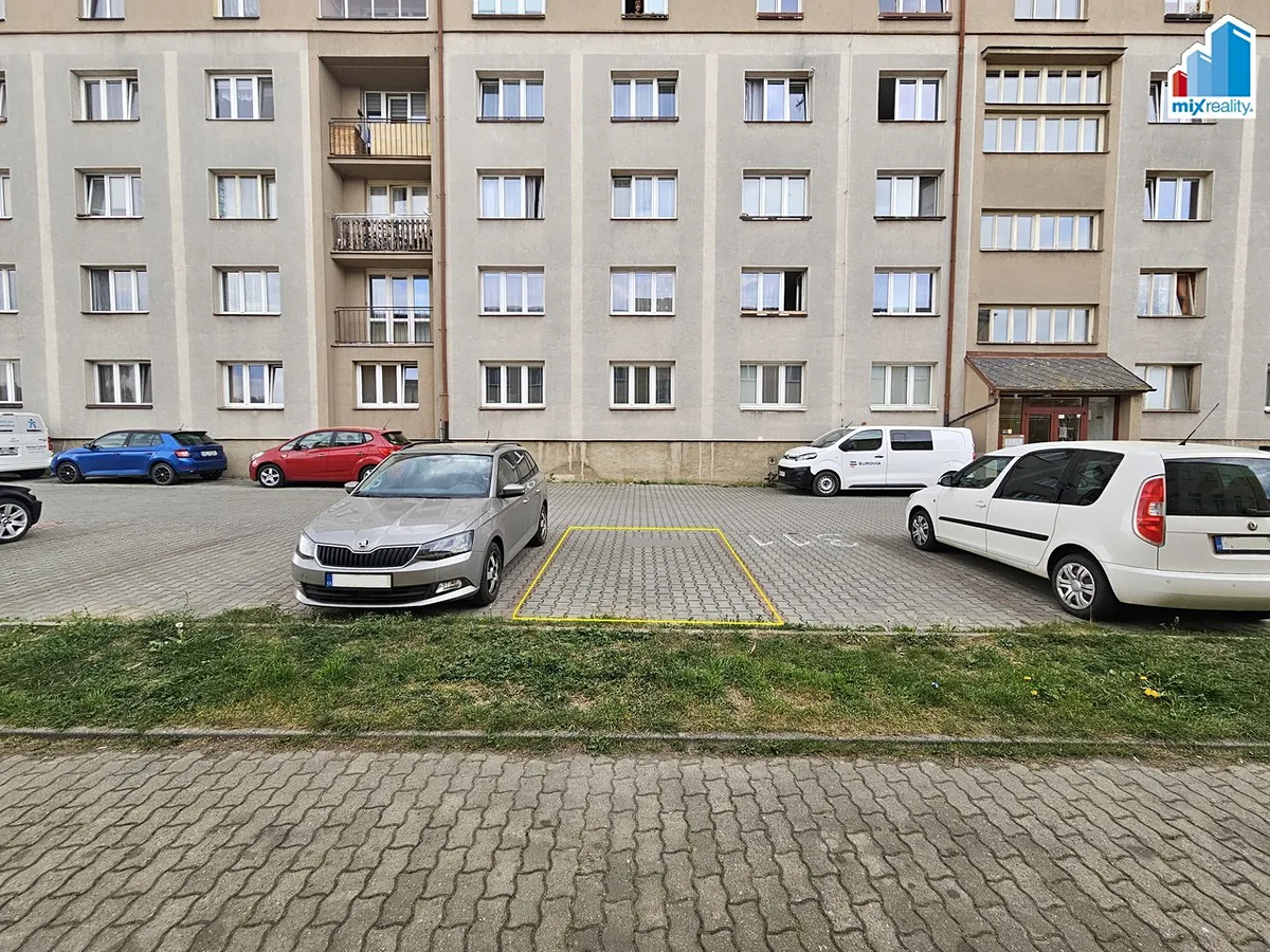 Pronájem garážového stání 13 m²