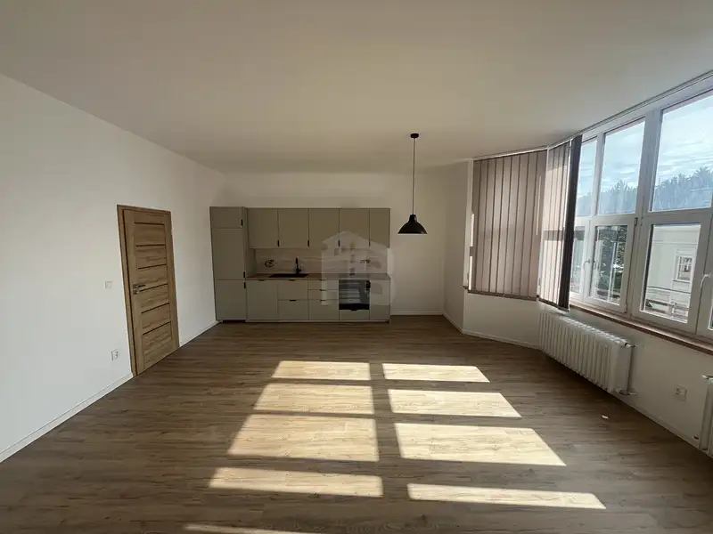 Pronájem bytu 2+kk 74 m², Trutnov – náhled fotky 2