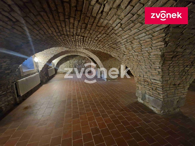 Pronájem komerčního prostoru, 650 m² (22 z 35)