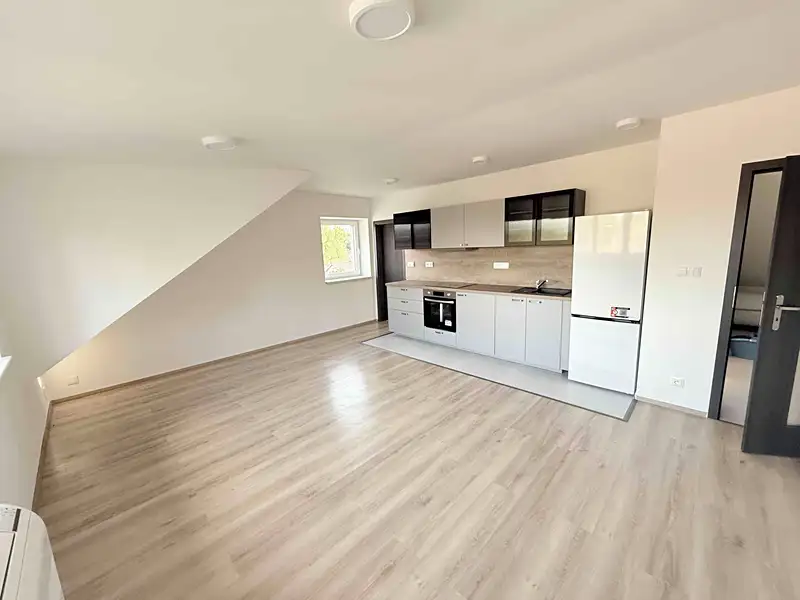 Pronájem bytu 3+kk 56 m², Nymburk – náhled fotky 2