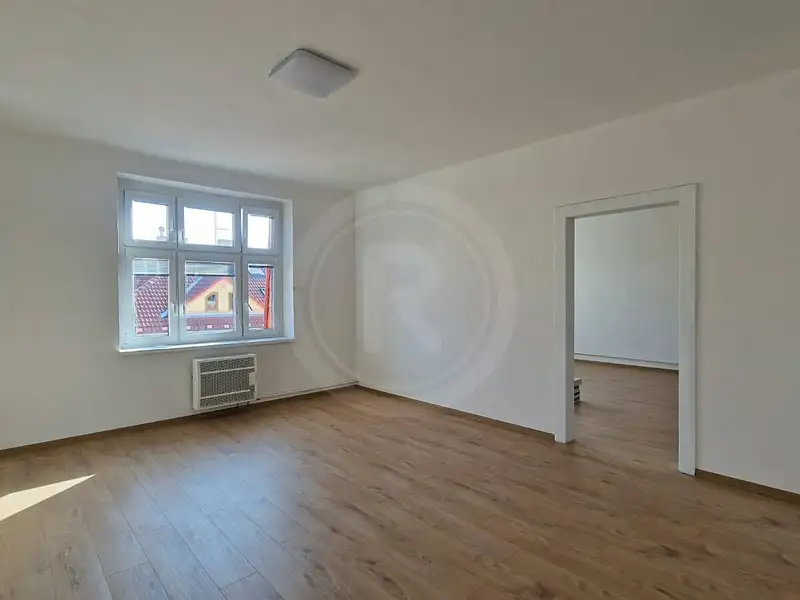 Pronájem bytu 2+1 90 m², České Budějovice – náhled fotky 2