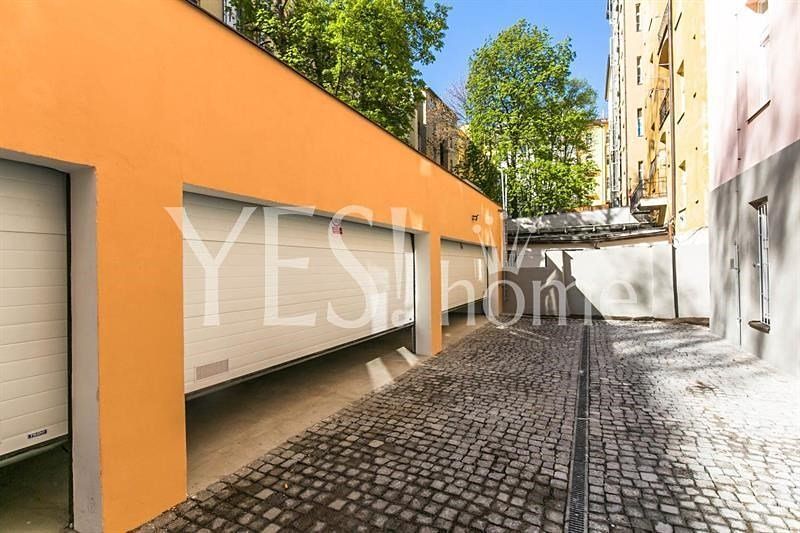 Pronájem garážového stání 15 m², Praha – fotka 1 z 3