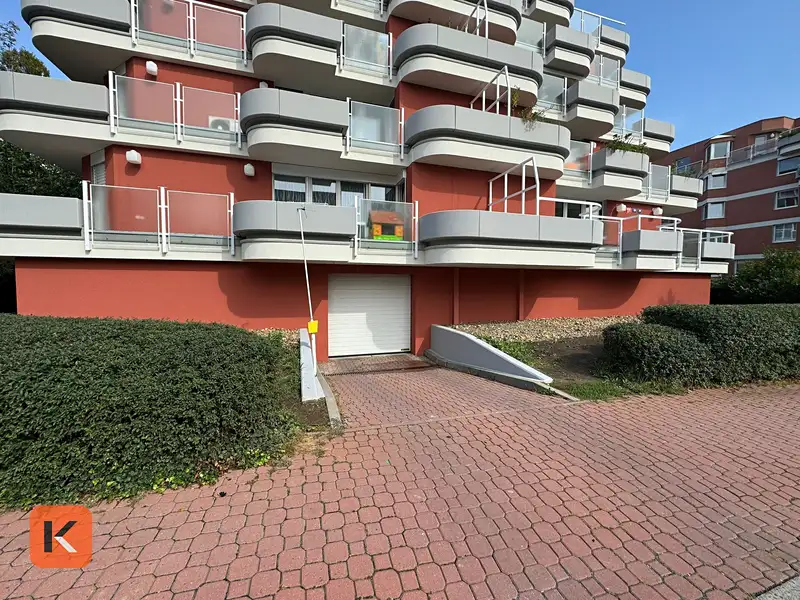 Pronájem garážového stání 17 m², Praha – náhled fotky 3