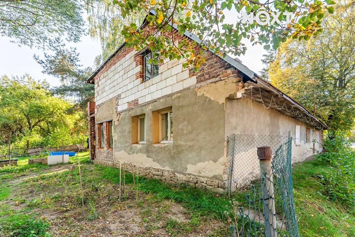 Prodej rodinného domu 213 m², pozemek 711 m², Pravonín – fotka 1 z 3
