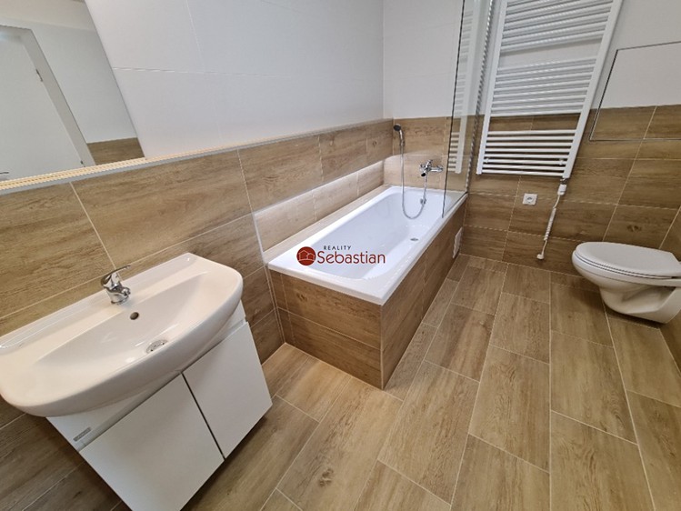 Pronájem bytu 2+kk, 59 m² (4 z 8)