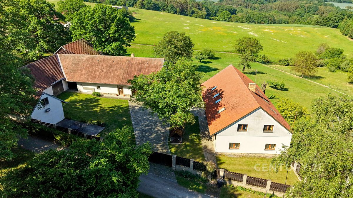 Prodej vícegeneračního domu 310 m², pozemek 5983 m², Bystřice – fotka 1 z 3