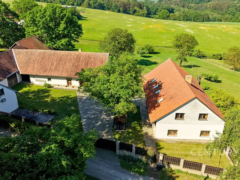 Prodej vícegeneračního domu 310 m², pozemek 5983 m², Bystřice – náhled fotky 1
