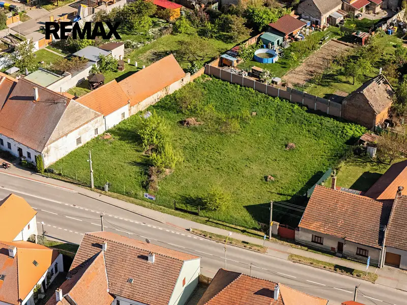 Prodej stavebního pozemku 750 m², Dolní Věstonice – náhled fotky 1