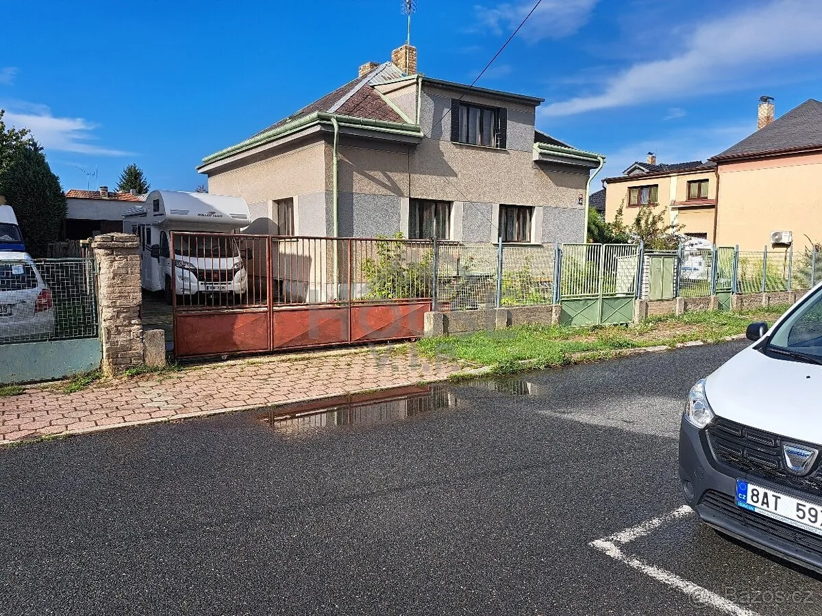 Prodej rodinného domu 240 m², pozemek 1199 m²
