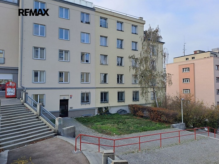 Wohnung 1+1 zur Miete, 40 m² (1 von 16)