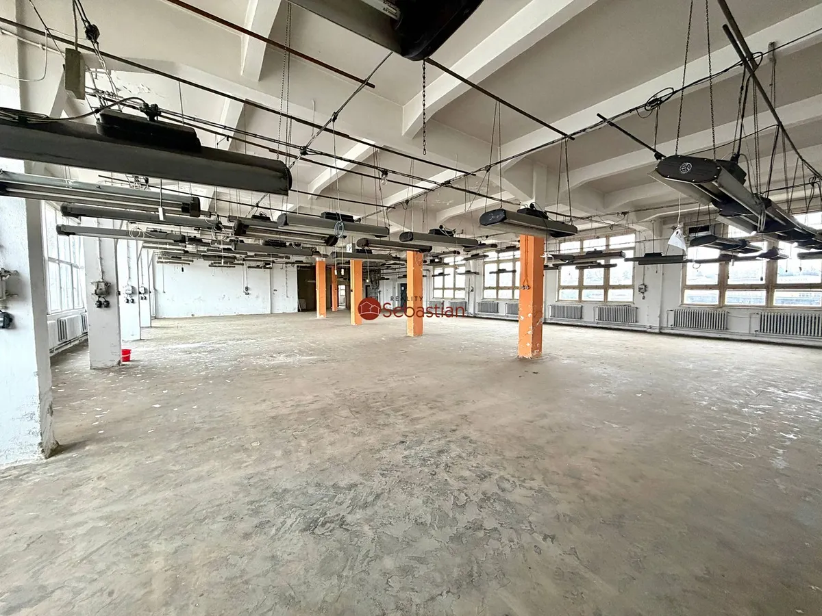 Pronájem kanceláře 1000 m²