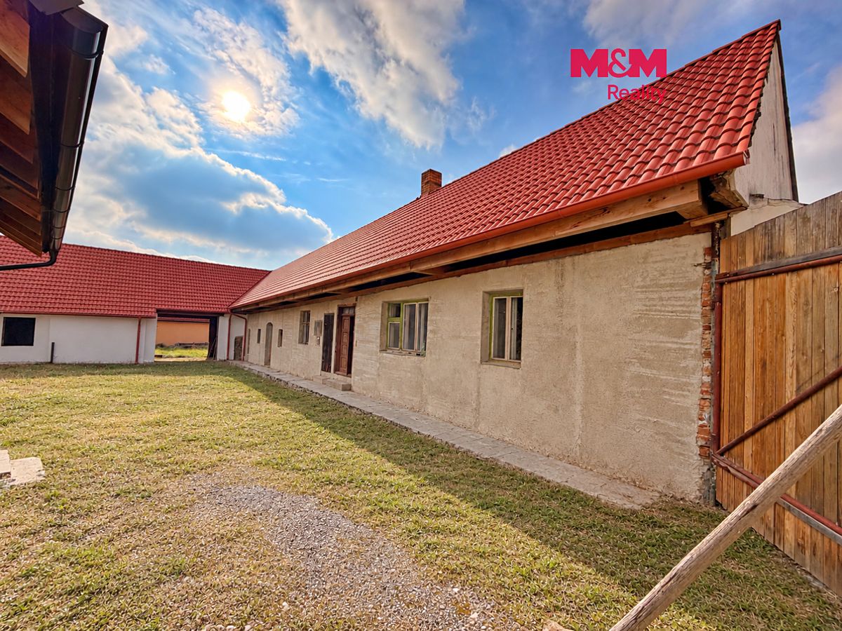 Prodej rodinného domu 242 m², pozemek 811 m², Vesce – fotka 1 z 3
