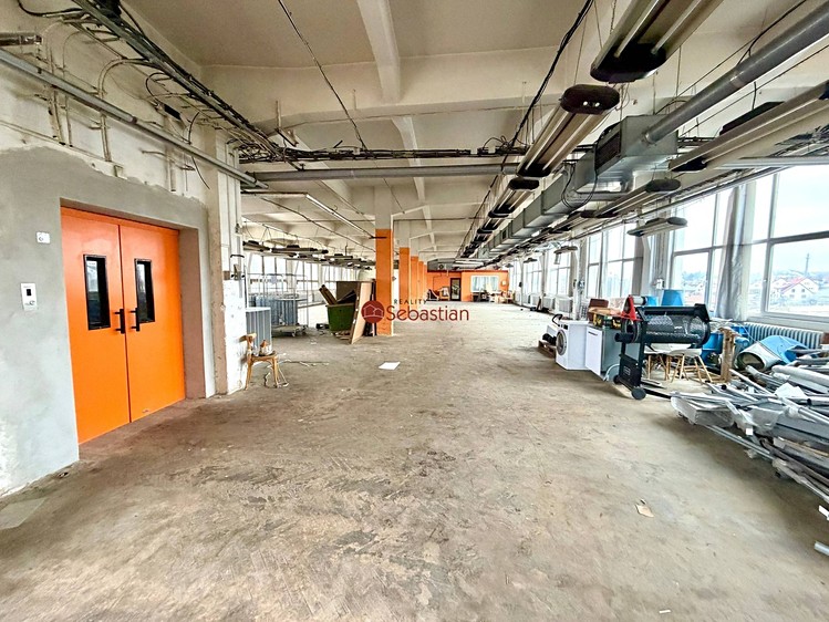 Pronájem komerčního prostoru, 1 000 m² (3 z 6)