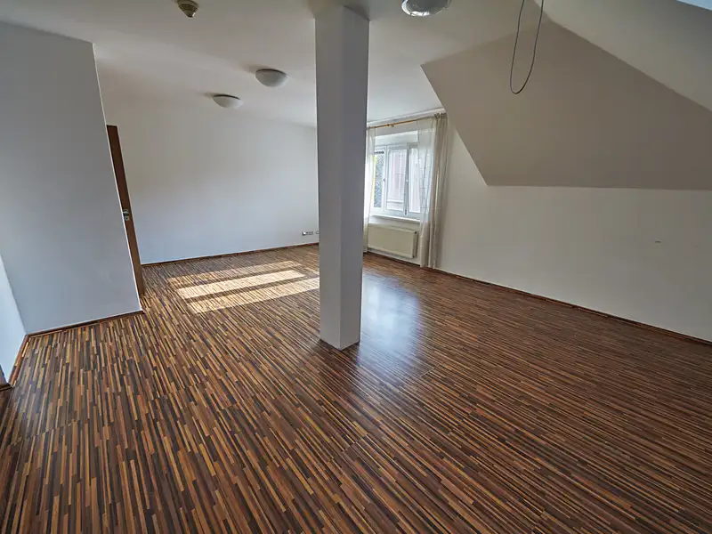 Pronájem bytu 2+kk 86 m², Praha – náhled fotky 3