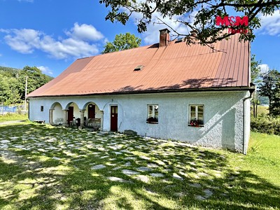 Haus zum Kauf, 330 m² (2 von 30)